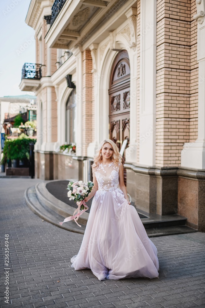 Fototapeta premium Photo shoot of the newlyweds on the street. Kirov Avenue. Saratov.
