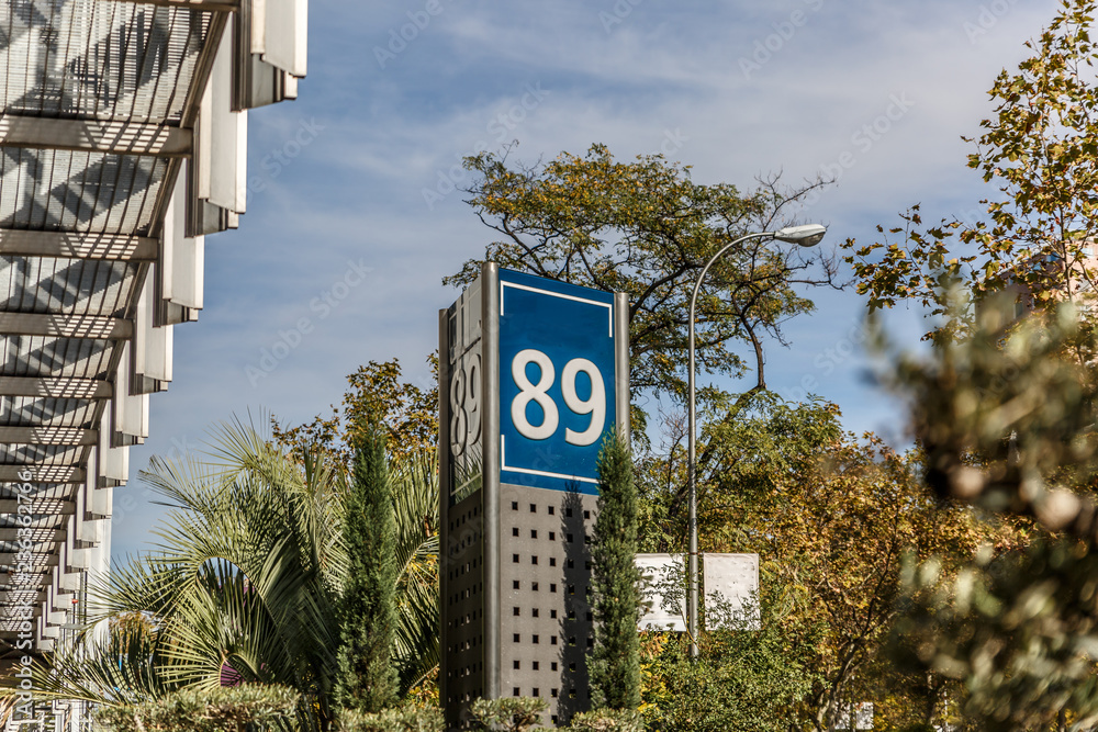 View of a metal tower announcing the number 89