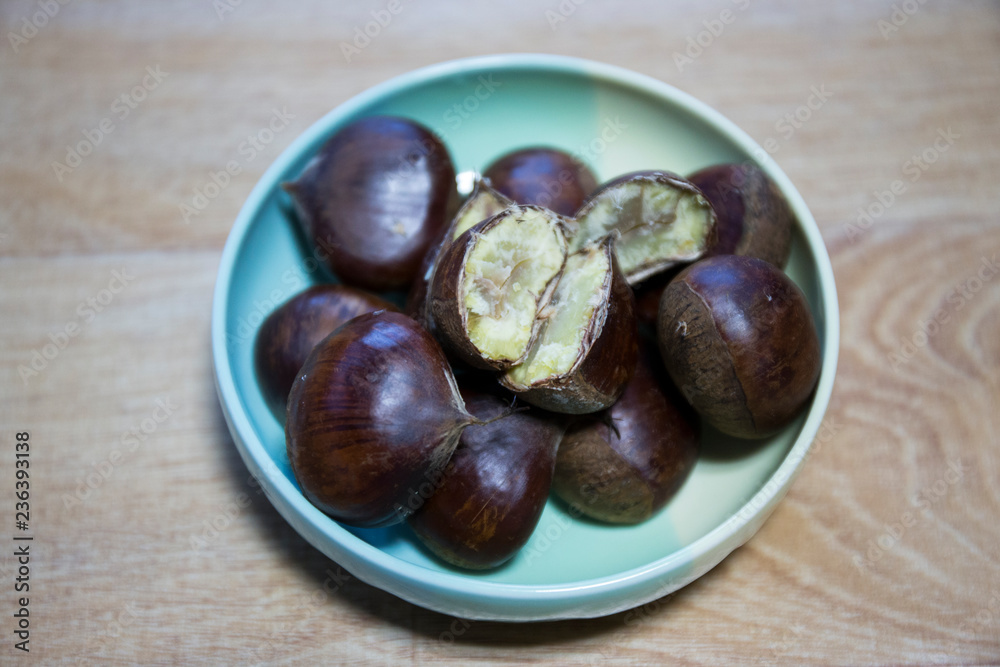 Fototapeta premium ready to eat boiling chestnut