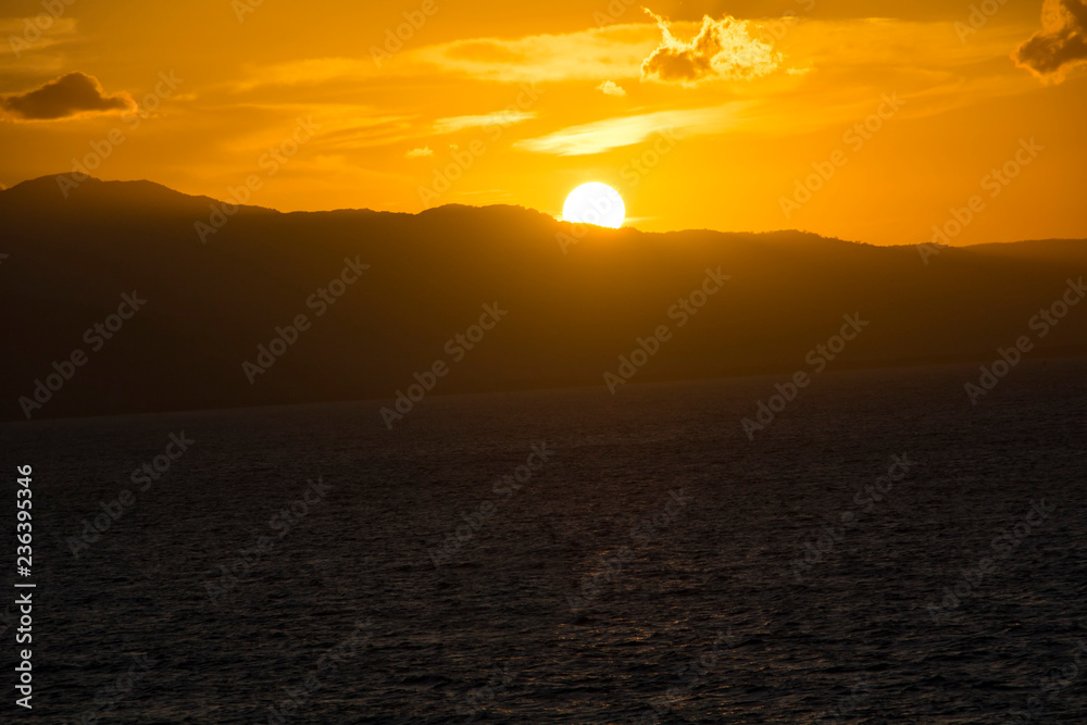 Naklejka premium Sunset from the cruise