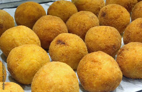 croquettes of rice called arancini in italian language