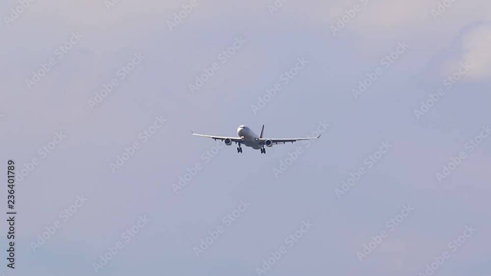 commercial airplane approach for landing to airport commercial airplane approach for landing to airport