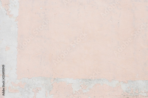 古いピンク色の壁