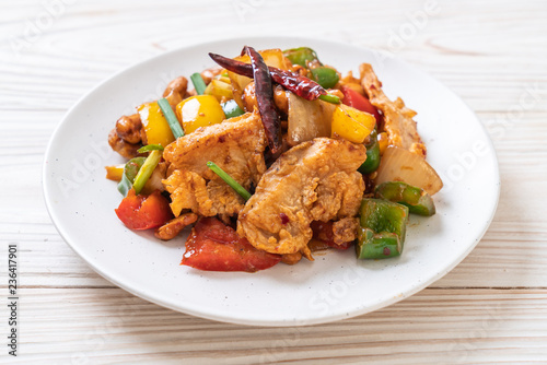 Stir-Fried Chicken with Cashew Nuts