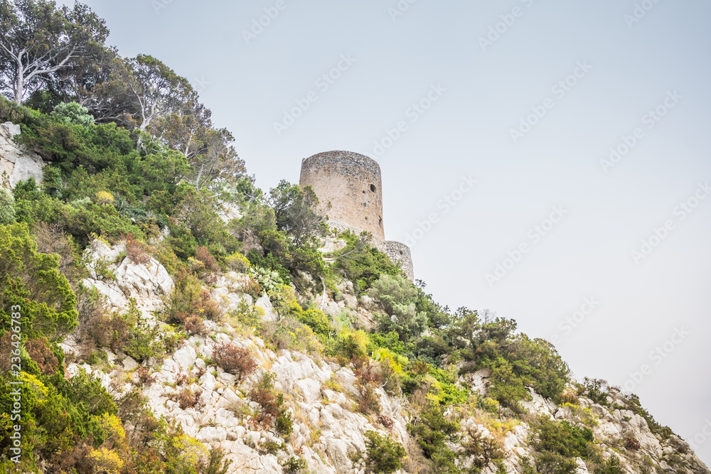 Wachturm Torre della Guardia an der Westküste der Insel Capri, Italien