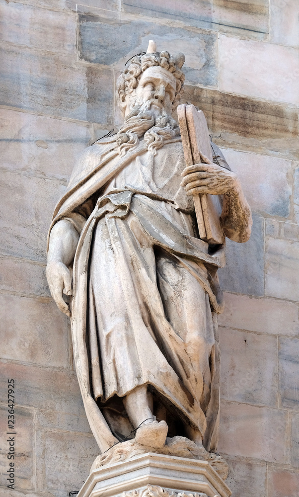 Obraz premium Moses, statue on the Milan Cathedral, Duomo di Santa Maria Nascente, Milan, Lombardy, Italy