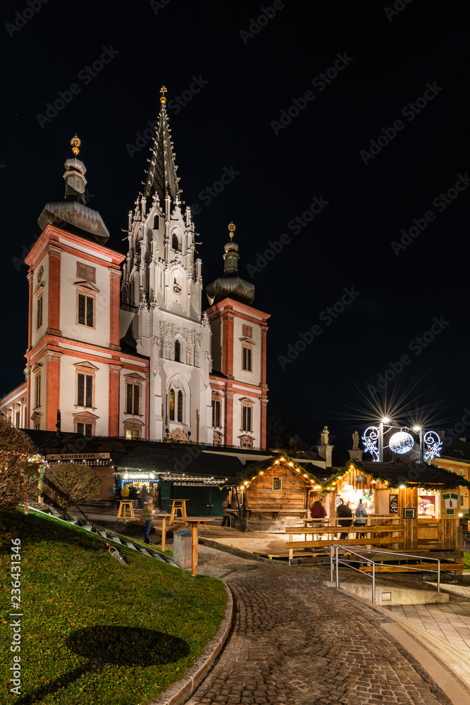 Basilika Mariazell mit Weihnachtsmarkt / Steiermark (A)