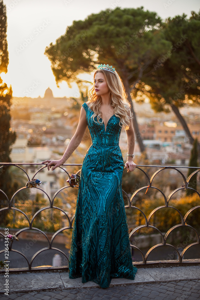 Obraz premium Amazing blonde woman