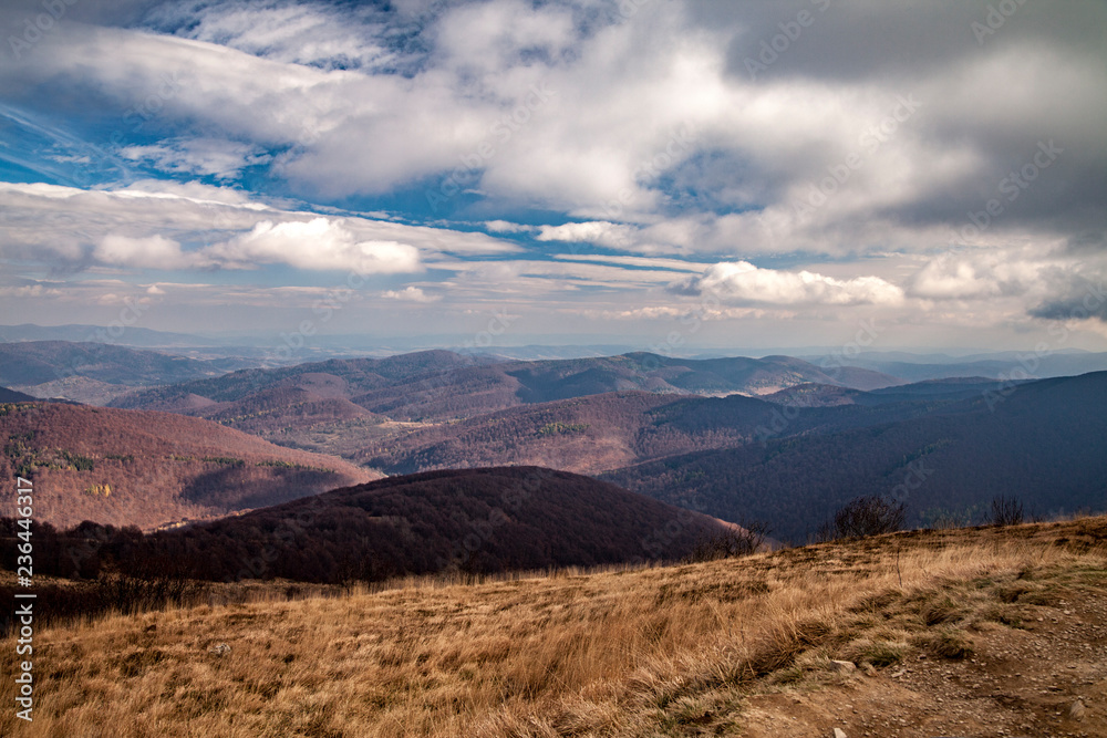 Obraz premium Landscape of autumnal peaks of the Carpathians.