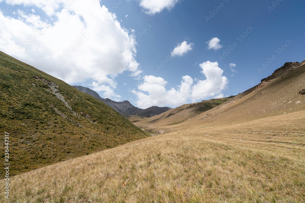 Grassy plains in the hills and mountains around Tash Rabat Grassy plains in the hills and mountains around Tash Rabat