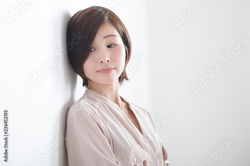 Free Download 女性・カジュアル・白バック - GFXLoad
