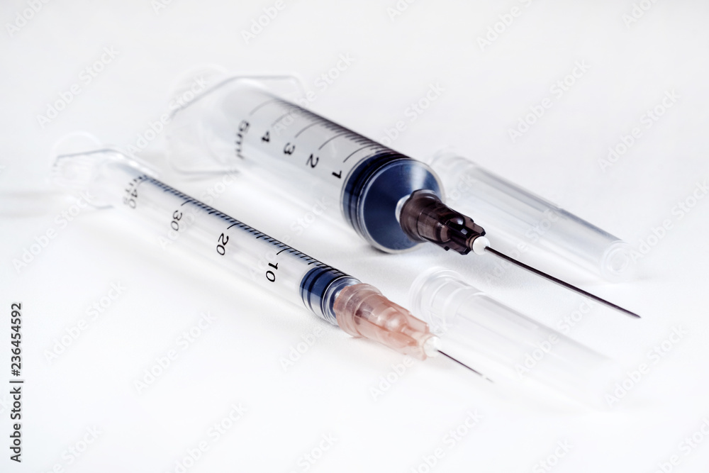 Disposable syringe. Plastic insulin syringe. The insulin syringe with the lid open shows sharp needles. Injection medicine. Medical equipment. Disposable syringe. Plastic insulin syringe. The insulin syringe with the lid open shows sharp needles. Injection medicine. Medical equipment.