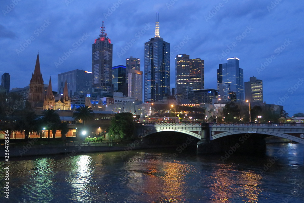 Fototapeta premium Melbourne Skyline bei Nacht - Australien