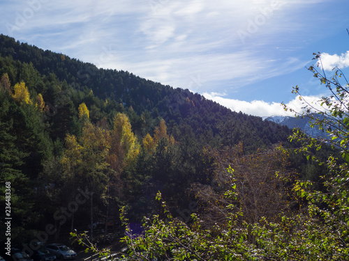 Paisaje de Engolasters es un lago en la parroquia de Encamp en el principado de Andorra, turismo en 2018