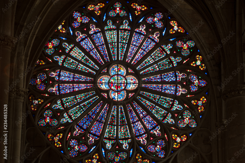 Obraz premium Kirchenfenster in Carcasonne