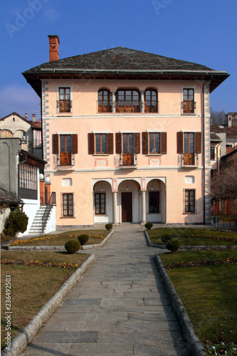 municipio di orta san giulio in palazzo d'epoca in italia © picture10