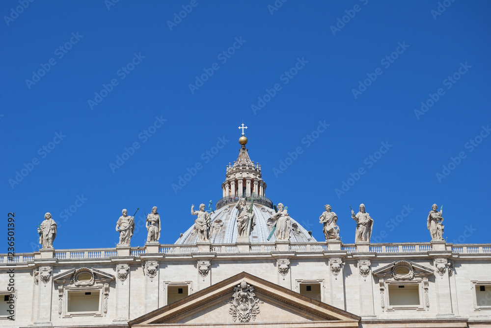 Obraz premium View of the St. Peter's Basilica in Vatican city.