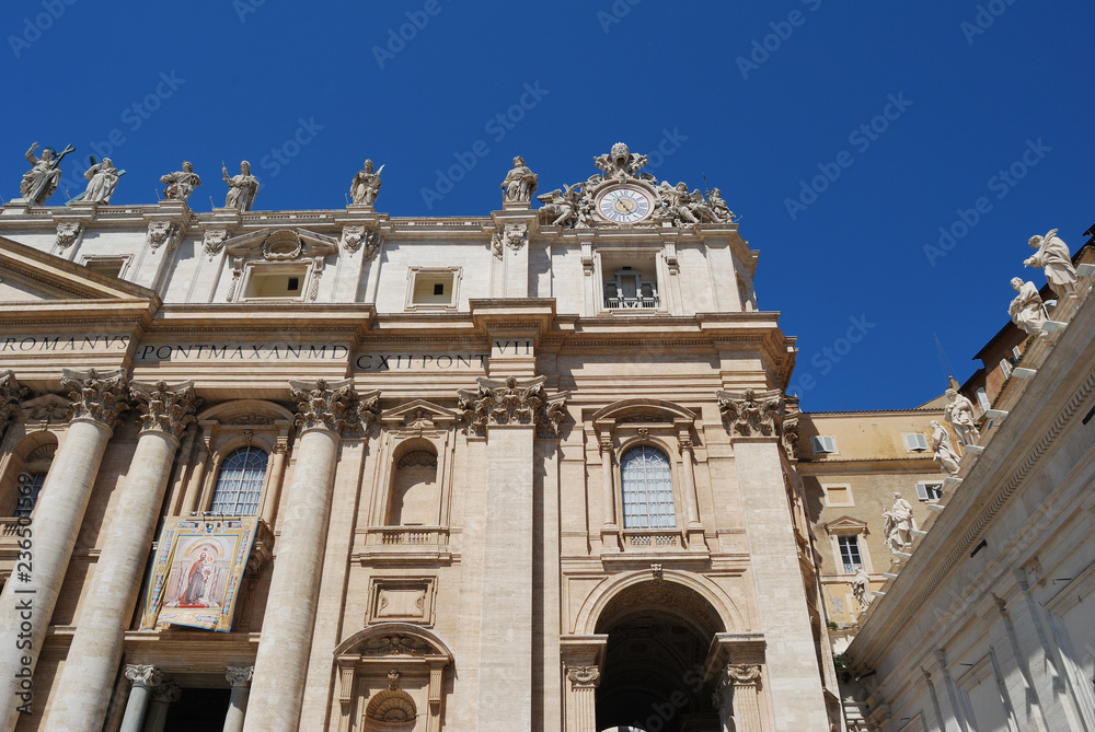 Obraz premium View of the St. Peter's Basilica in Vatican city.