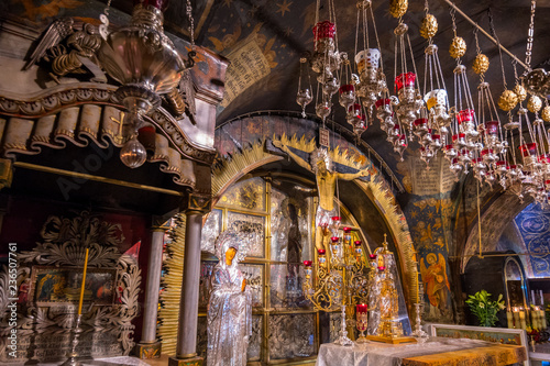 Foto Golgotha in Aramic, Calvary in Latin The 12th Station of the Via Dolorosa at the Church of the Holy Sepulchre, the place of the Crucifixion, Jerusalem, Israel