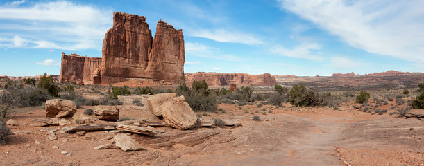 Crédence de cuisine Photos Panoramic landscape view of beautiful red rock canyon formations during a vibrant sunny day. Taken in Arches National Park, located near Moab, Utah, United States.  © edb3_16