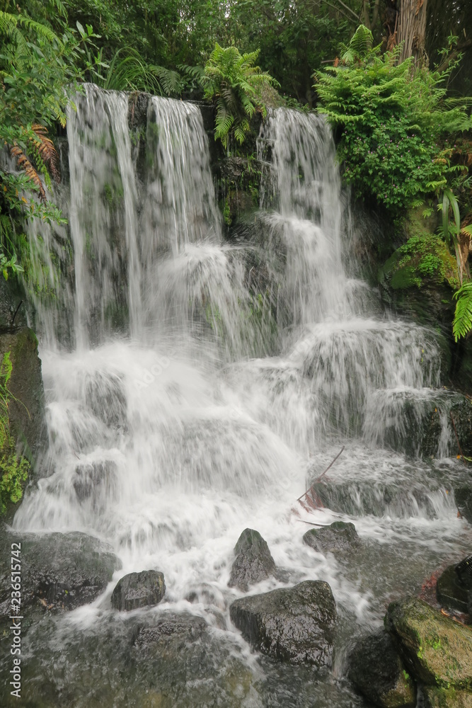 Wunderschöner Wasserfall in Neuseeland