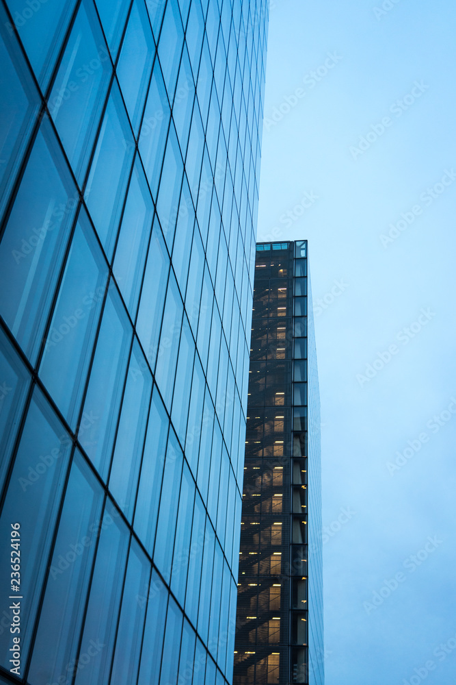 Vue des immeubles de la bibliothèque nationale de France à Paris, ambiance bleue et orange. Vue des immeubles de la bibliothèque nationale de France à Paris, ambiance bleue et orange.