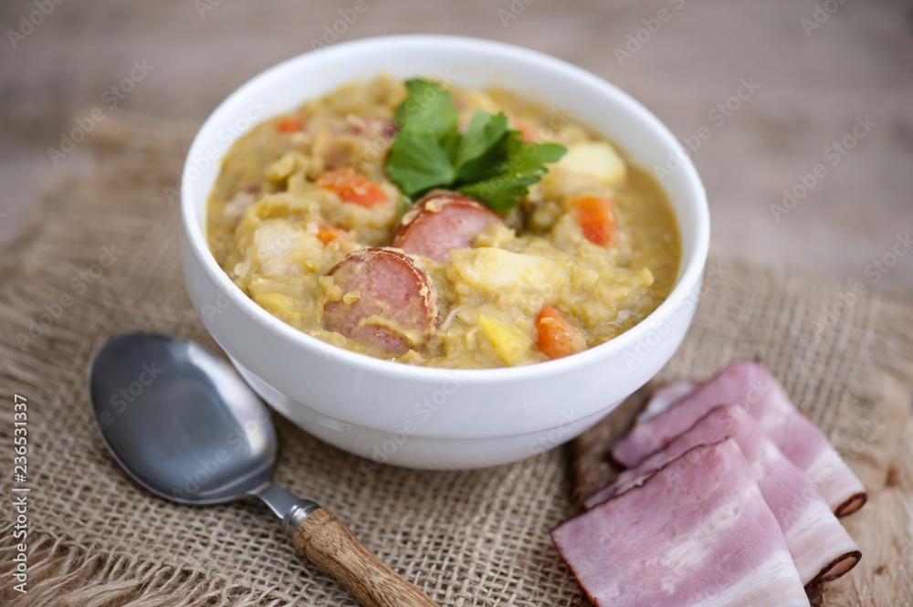 erwtensoep, pea soup, traditional dutch cuisine , dutch pea soup