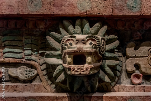 Serpiente emplumada Quetzalcoatl, cultura ancestral azteca méxico photo