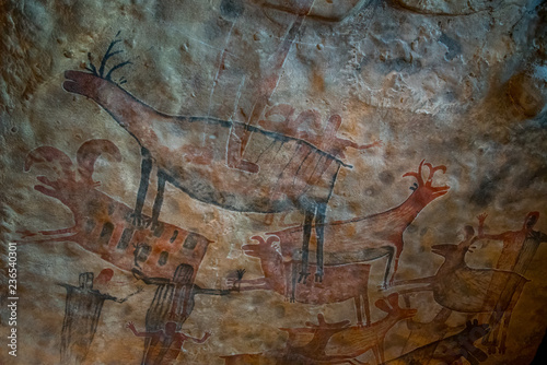 representaciones rupestres de los primeros pobladores mexicanos photo