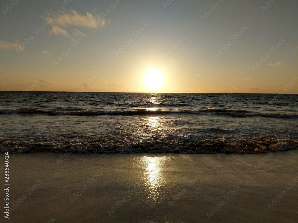 Fototapeta premium Early Morning Sunrise on Waimanalo Beach