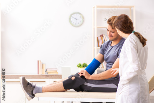 Young male patient visiting female doctor traumatologist 