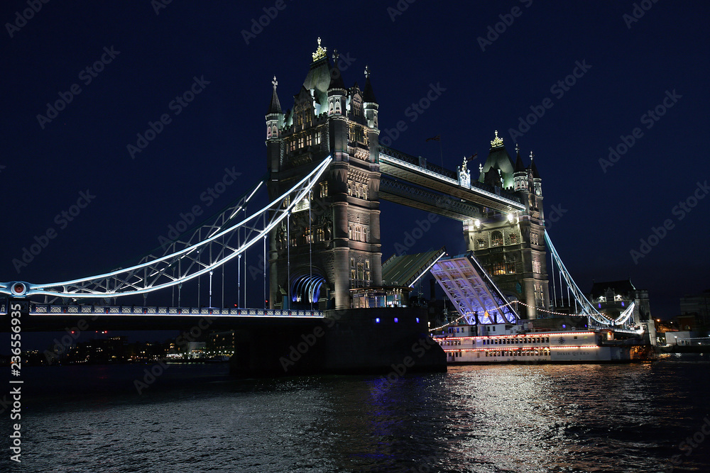Obraz premium Tower Bridge, London, England