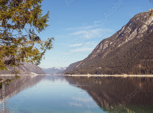 Fototapeta Naklejka Na Ścianę i Meble -  Achensee. Vue sur le lac Achen en Autriche