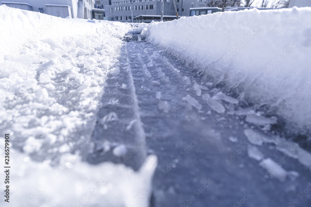 Car roll texture on snow