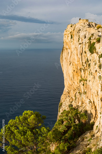 Steilküste mit Blick auf das Mttelmeer auf Mallorca
