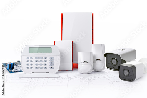 Alarm domowy,  system ochrony CCTV © gpmax