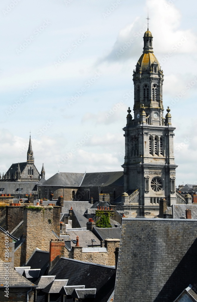 Eglise d'Avranches, le clocher et les toits de la ville, département de la Manche, France
