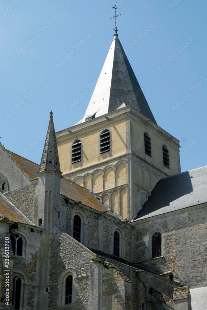 Clocher de l'abbaye de Cerizy-la-Forêt, perle de l’art roman, cette Abbaye fut fondée en 1032, département de la Manche, France	