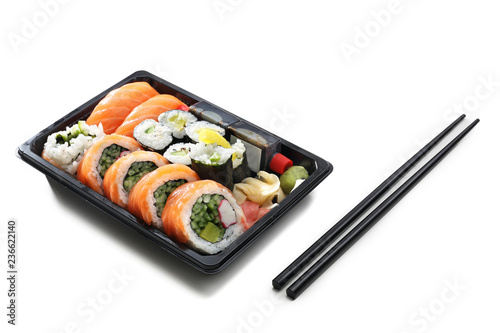 Sushi lunch. Tacka sushi na białym tle.
