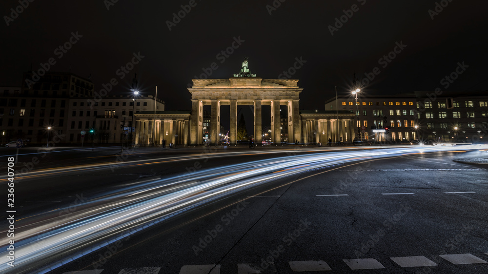 Fototapeta premium Brama Brandenburska w Berlinie w Niemczech