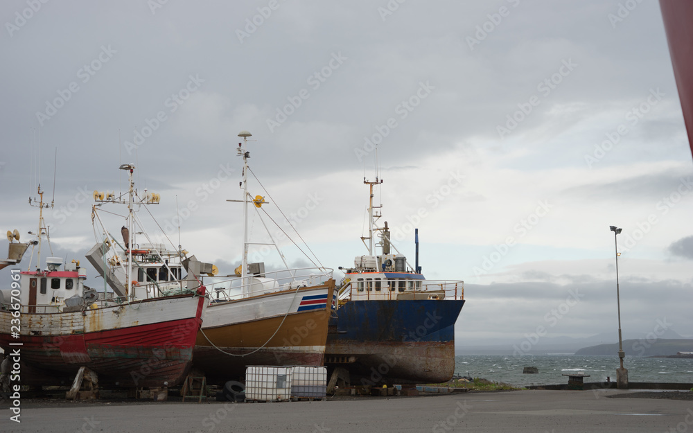 Schiffe im Trockendock am Hafen von Keflavik - Reykjanes-Halbinsel / Island