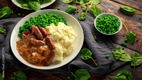 Canvas-taulu Mashed potatoes and sausages, bangers with onions gravy, green peas