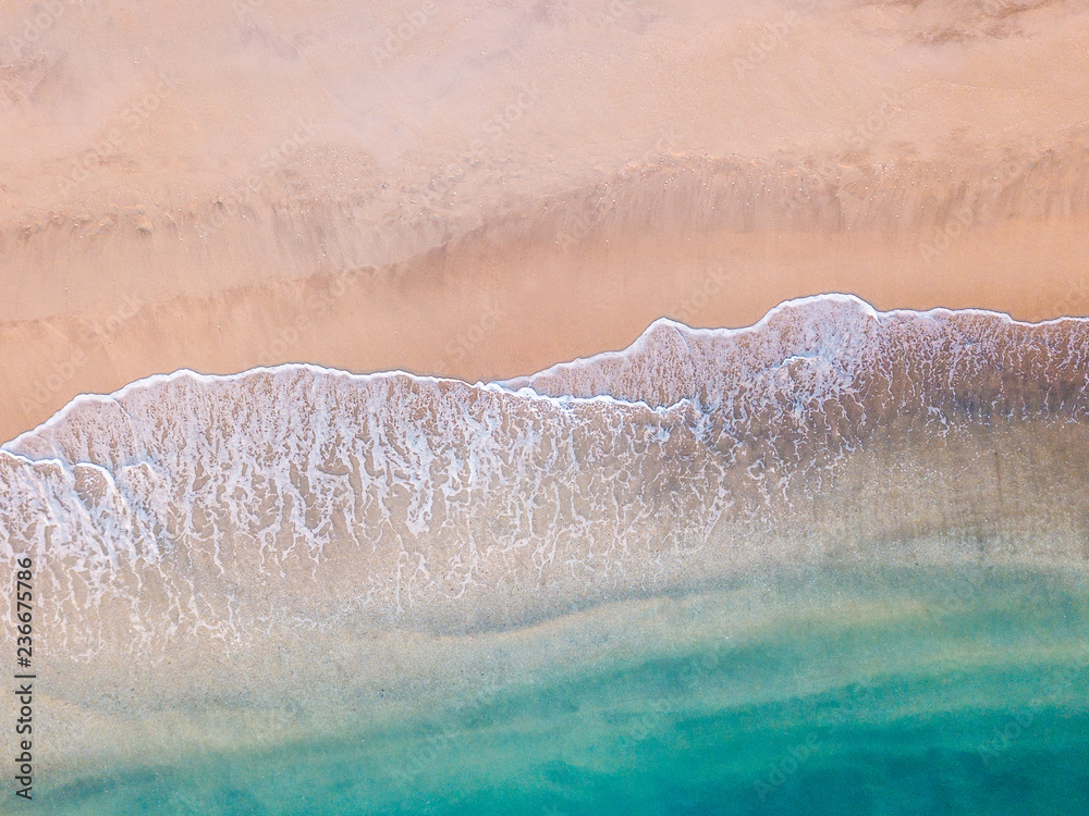 Fototapeta premium Zdjęcie lotnicze tropikalnej plaży