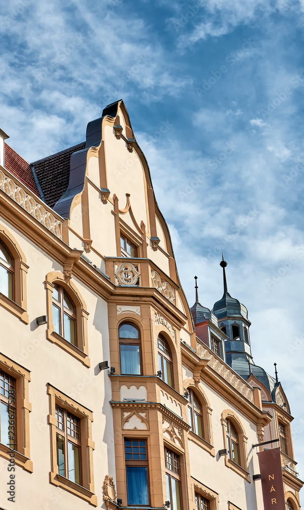 Fototapeta premium Historische Jugendstil-Fassade in Karlovy Vary, Tschechien