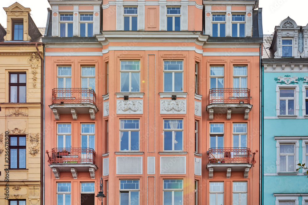 Obraz premium Historische Hausfassade in Karlovy Vary, Tschechien