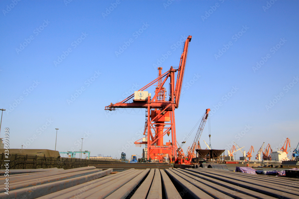 gantry crane in cargo berth