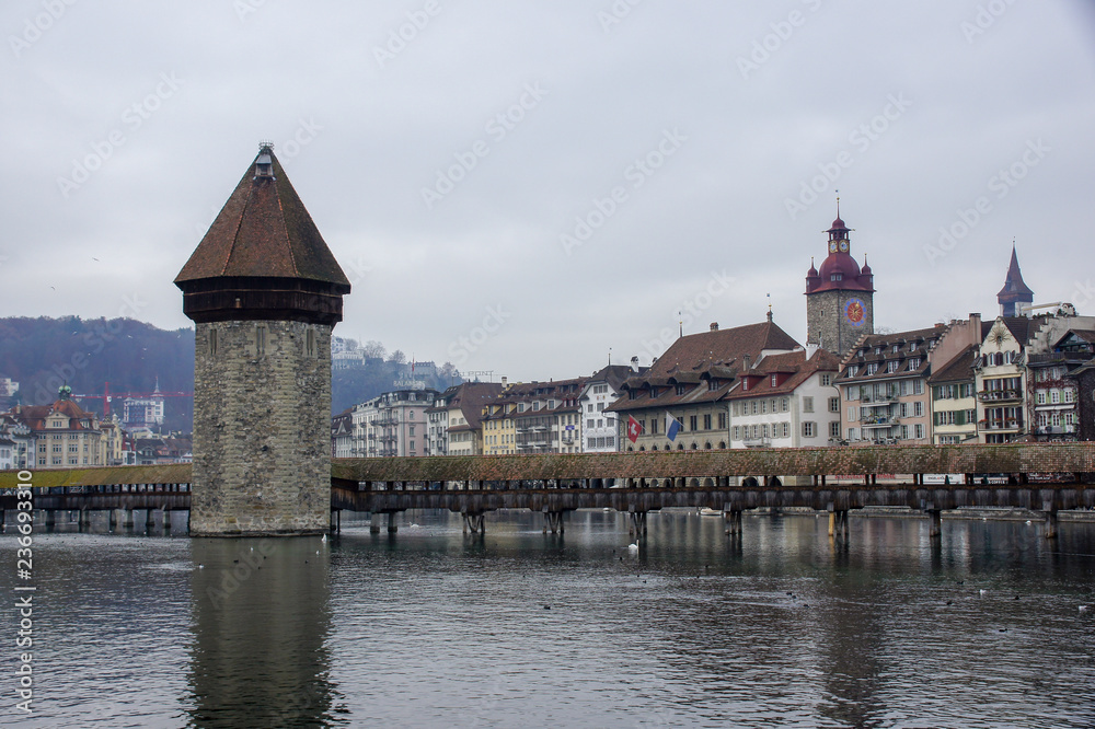11月のスイス　ルツェルン　カペル橋