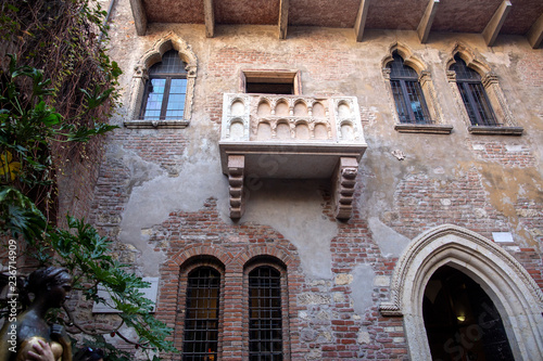 Juliet's house in Verona. Balcony of Juliet's house in Verona, Italy. photo