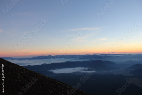 富士山頂から見た朝焼け © nino
