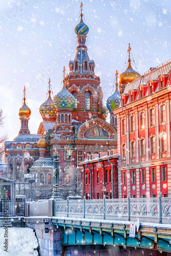 Obraz na płótnie Church of the Saviour on Spilled Blood in St. Petersburg in a cold winter morning w salonie